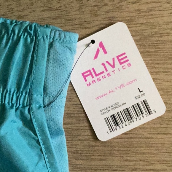 Alive Magnetics Athletic Shorts Size Large - Picture 9 of 11